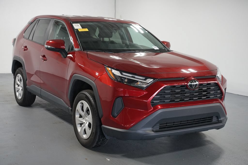 Used 2025 Toyota RAV4 LE FWD image 3