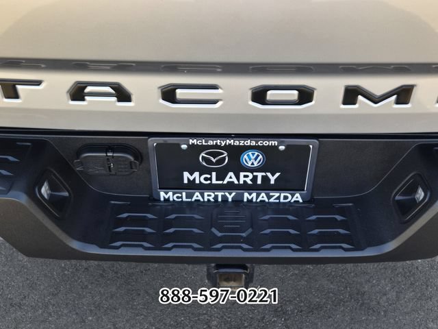 Used 2022 Toyota Tacoma TRD Off-Road AWD/4WD image 17