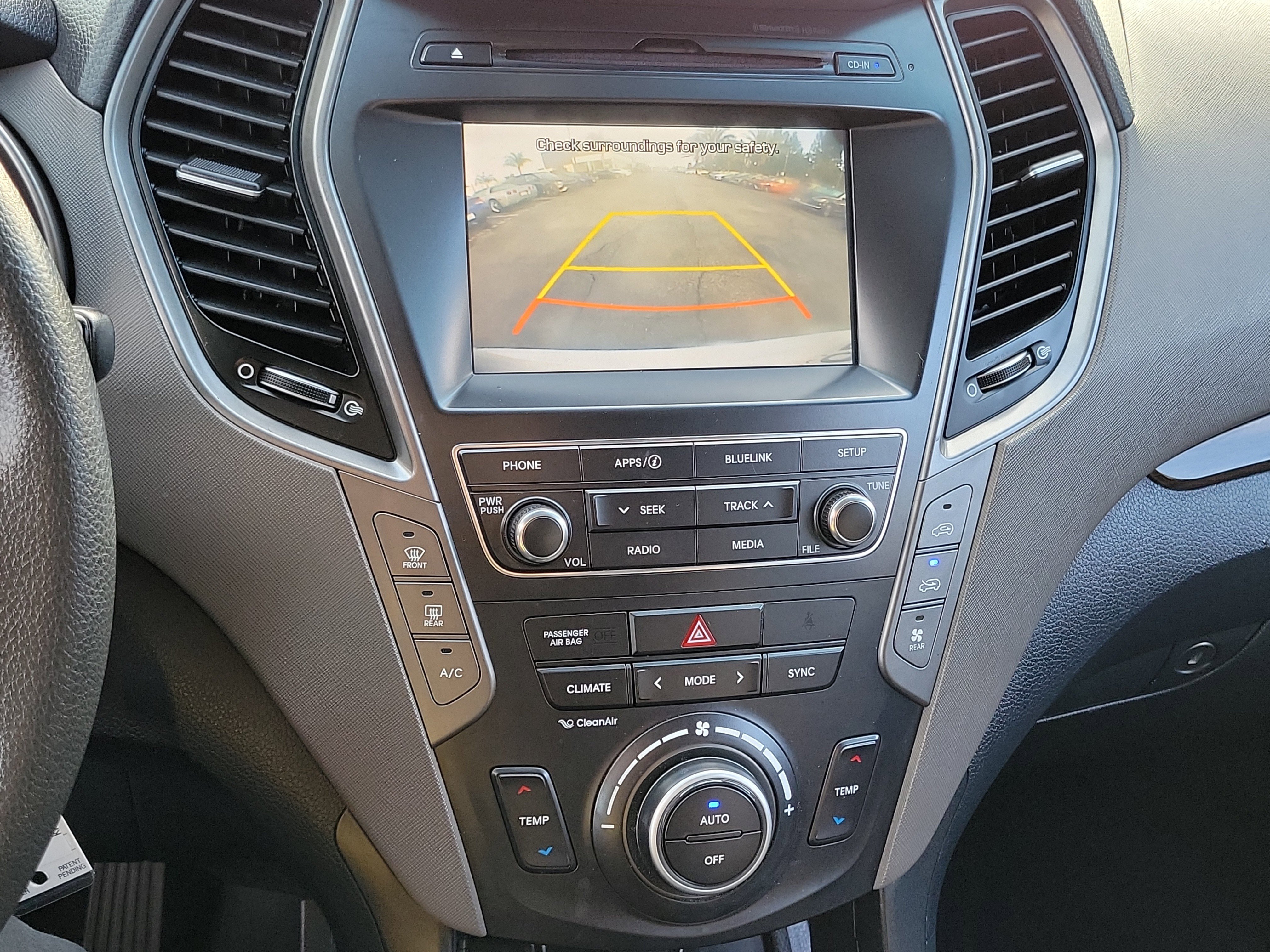 Used 2018 Hyundai Santa Fe SE image 12