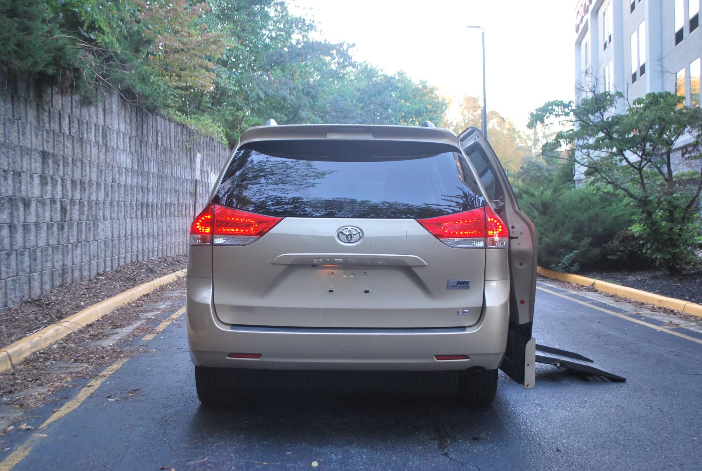 Used 2012 Toyota Sienna LE FWD image 5