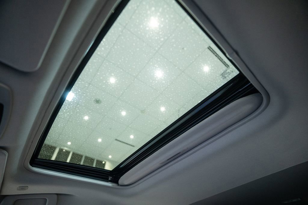 Used 2025 Toyota Sienna XLE AWD/4WD image 36