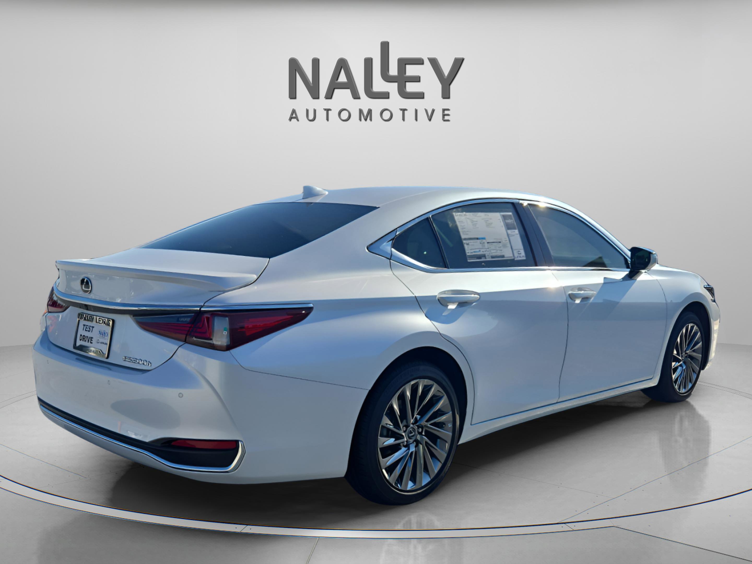 New 2025 Lexus ES 300h w/ Luxury Package image 4