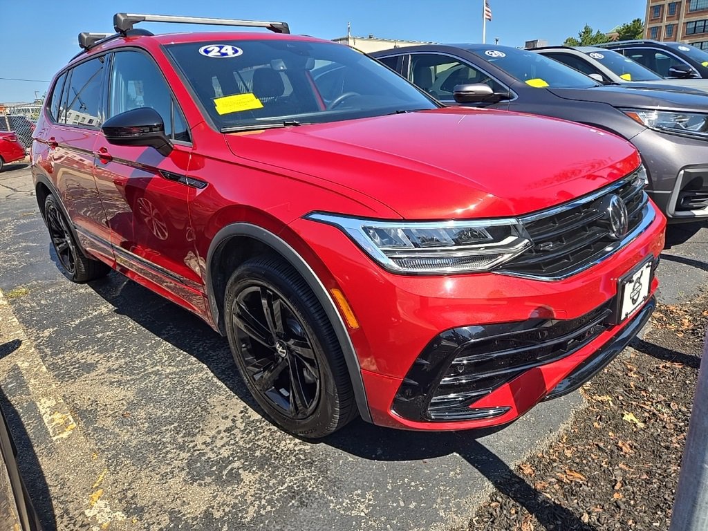 Used 2024 Volkswagen Tiguan SE R-Line image 5