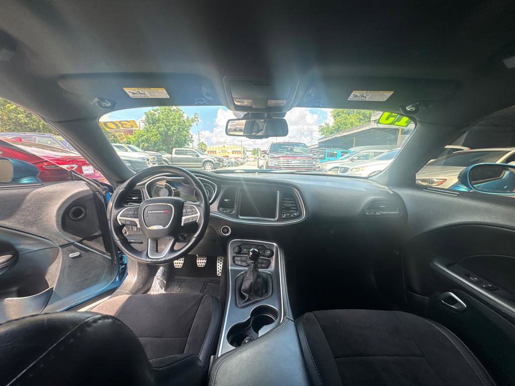 Used 2015 Dodge Challenger R/T Scat Pack w/ Leather Interior Group RWD image 17