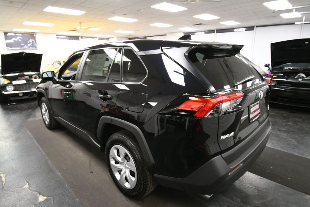 Certified 2025 Toyota RAV4 LE AWD/4WD image 5