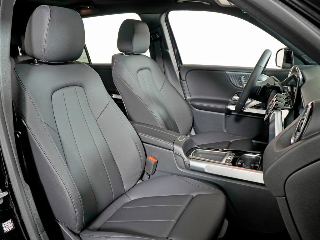 Certified 2026 Mercedes-Benz GLB 250 4MATIC image 32