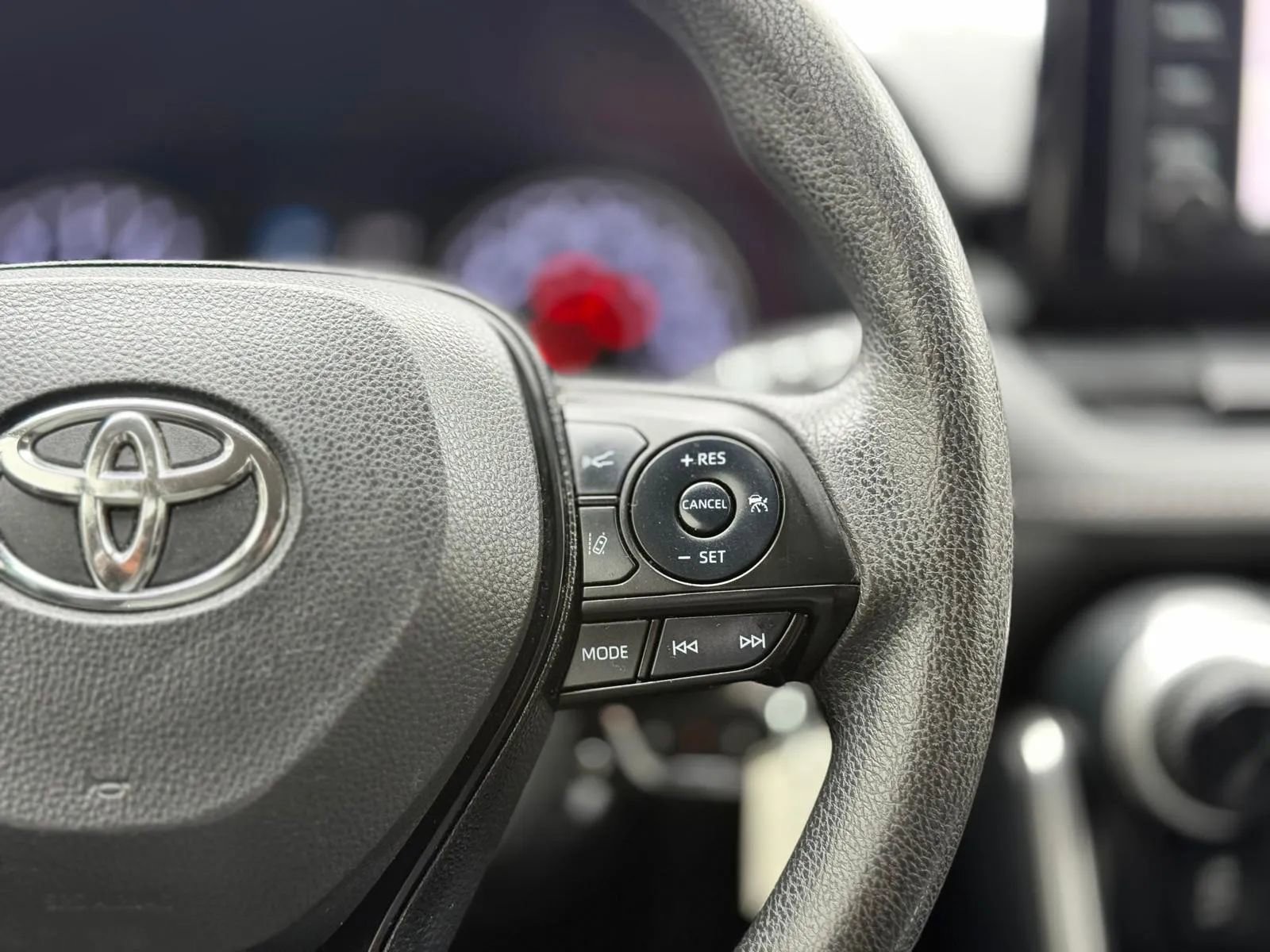 Used 2019 Toyota RAV4 LE w/ All Weather Liner Package AWD/4WD image 21