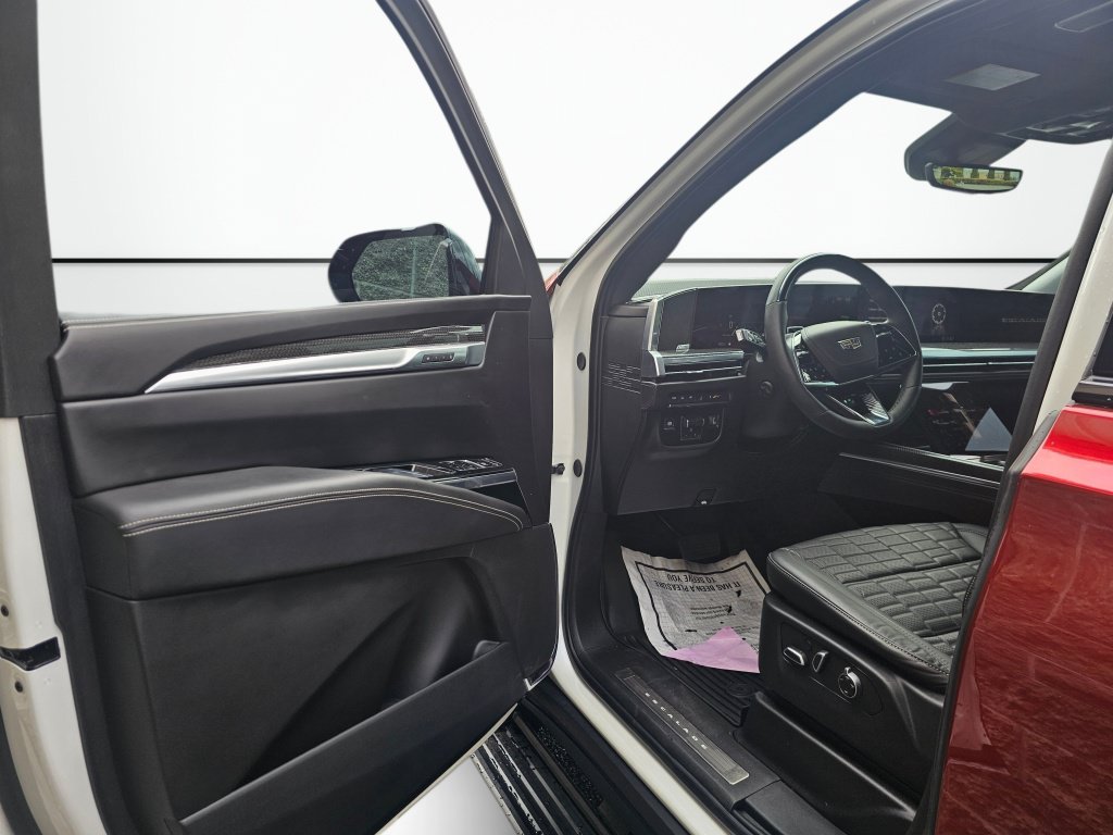 Used 2025 Cadillac Escalade V AWD/4WD image 23
