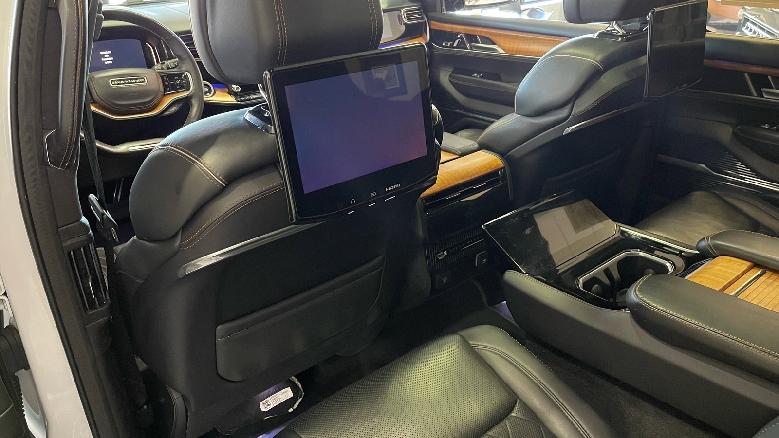 Used 2022 Jeep Grand Wagoneer Series III w/ Rear Seat Video Group 1 AWD/4WD image 34