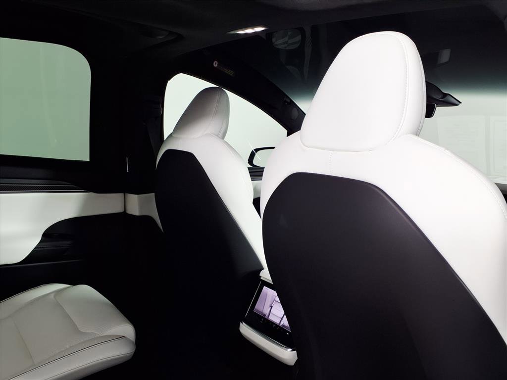 Used 2022 Tesla Model X Plaid image 11