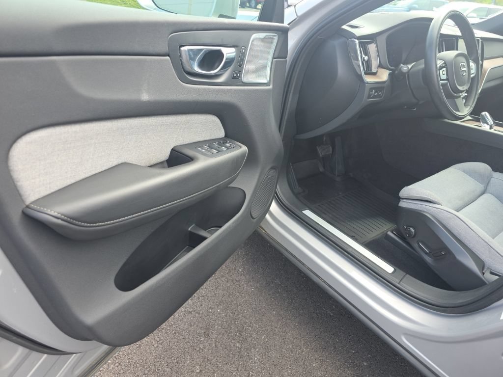 Used 2022 Volvo XC60 T8 Inscription w/ Advanced Package AWD/4WD image 11