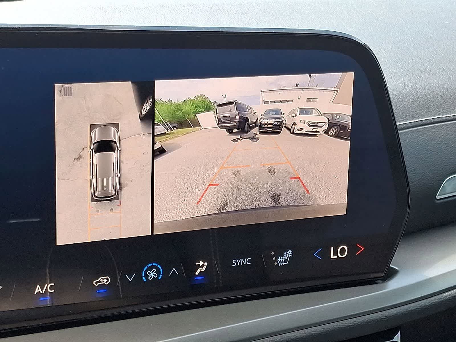 Used 2025 Chevrolet Traverse LT w/ Enhanced Driving Package image 21