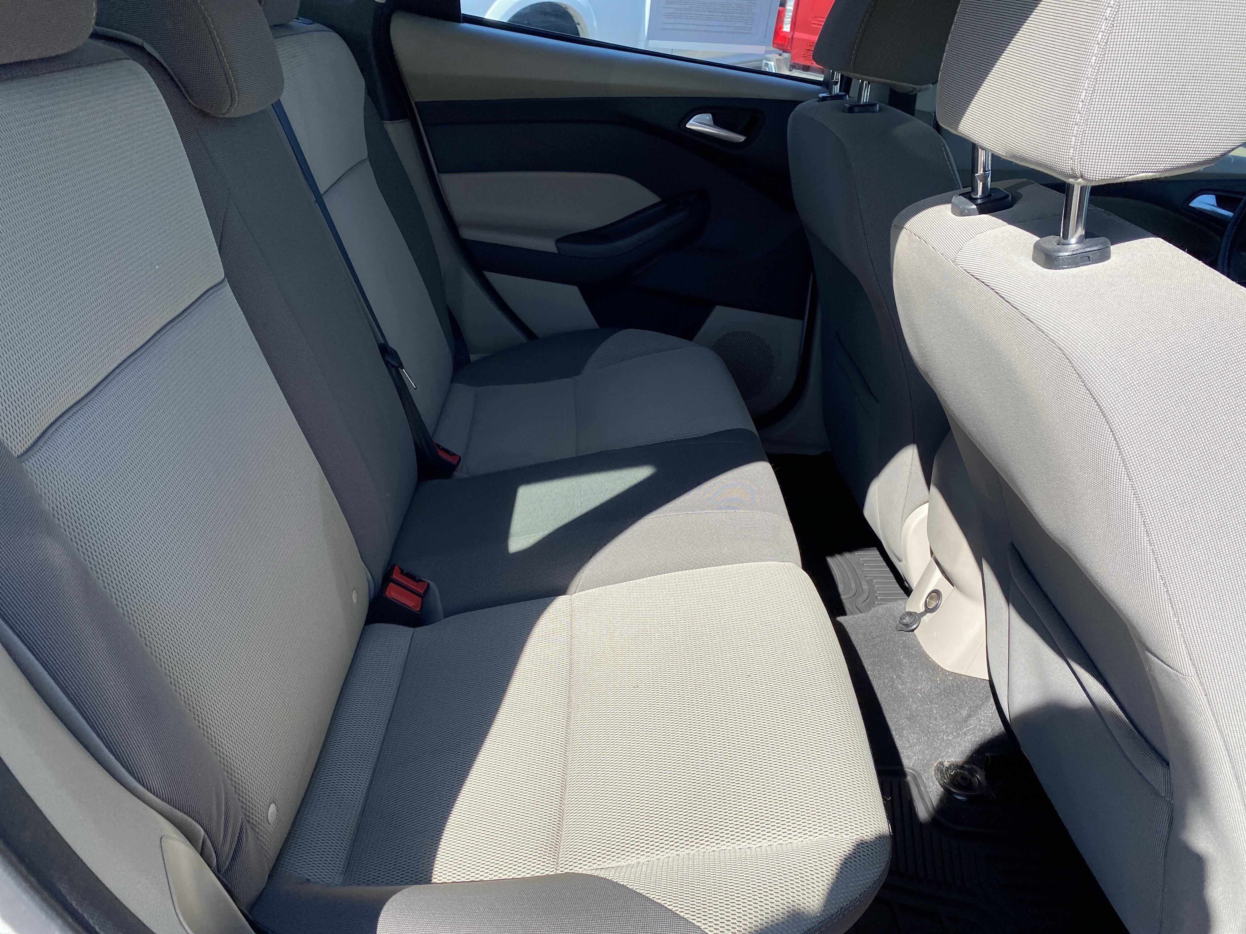 Used 2013 Ford Focus SE w/ SE Winter Pkg FWD image 24