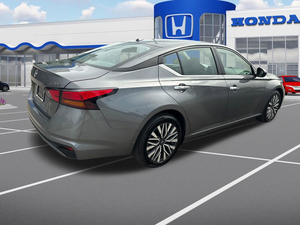Used 2024 Nissan Altima 2.5 SV image 9
