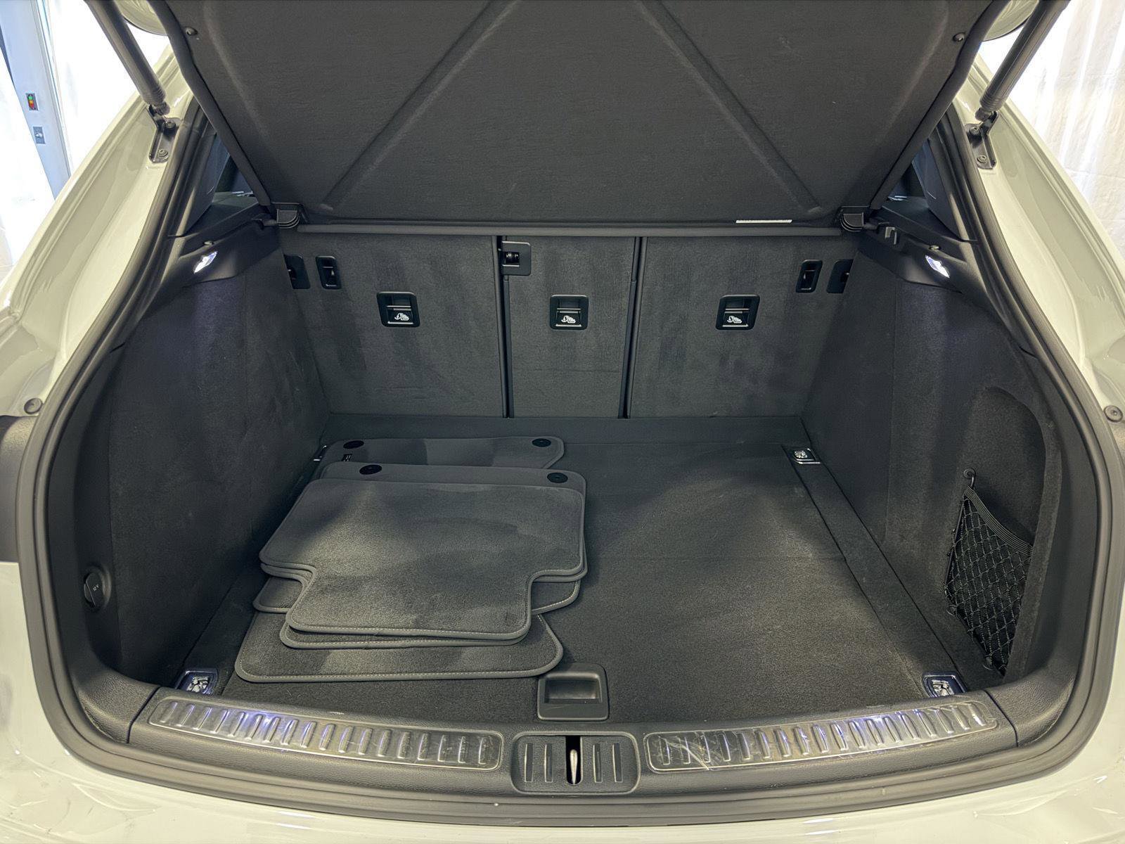 Certified 2023 Porsche Macan S image 28