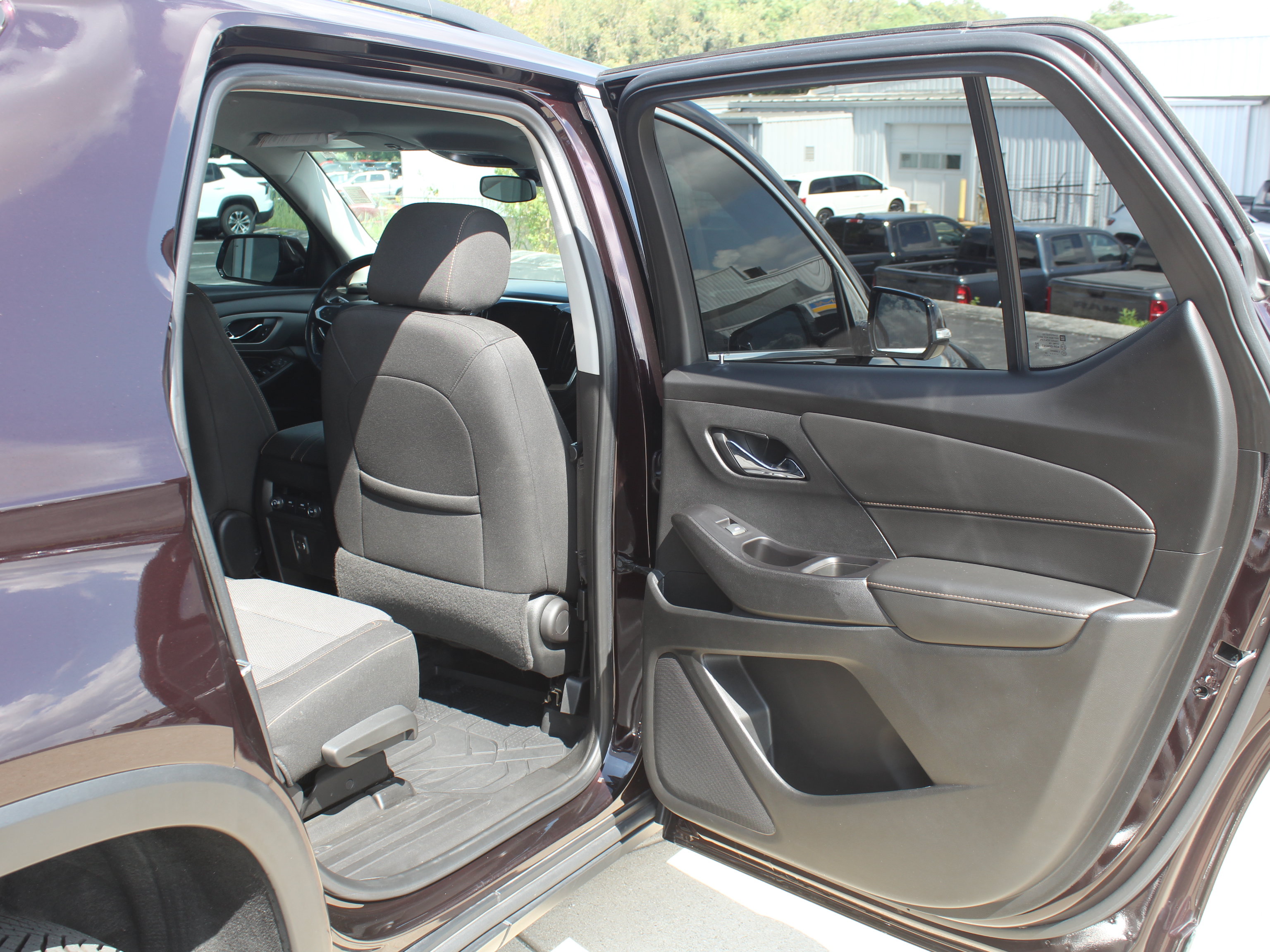 Used 2020 Chevrolet Traverse LT FWD image 25