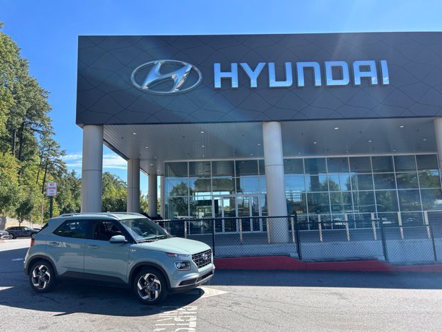 Used 2025 Hyundai Venue Limited FWD image 1