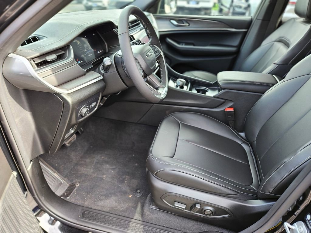 New 2025 Jeep Grand Cherokee Limited image 18