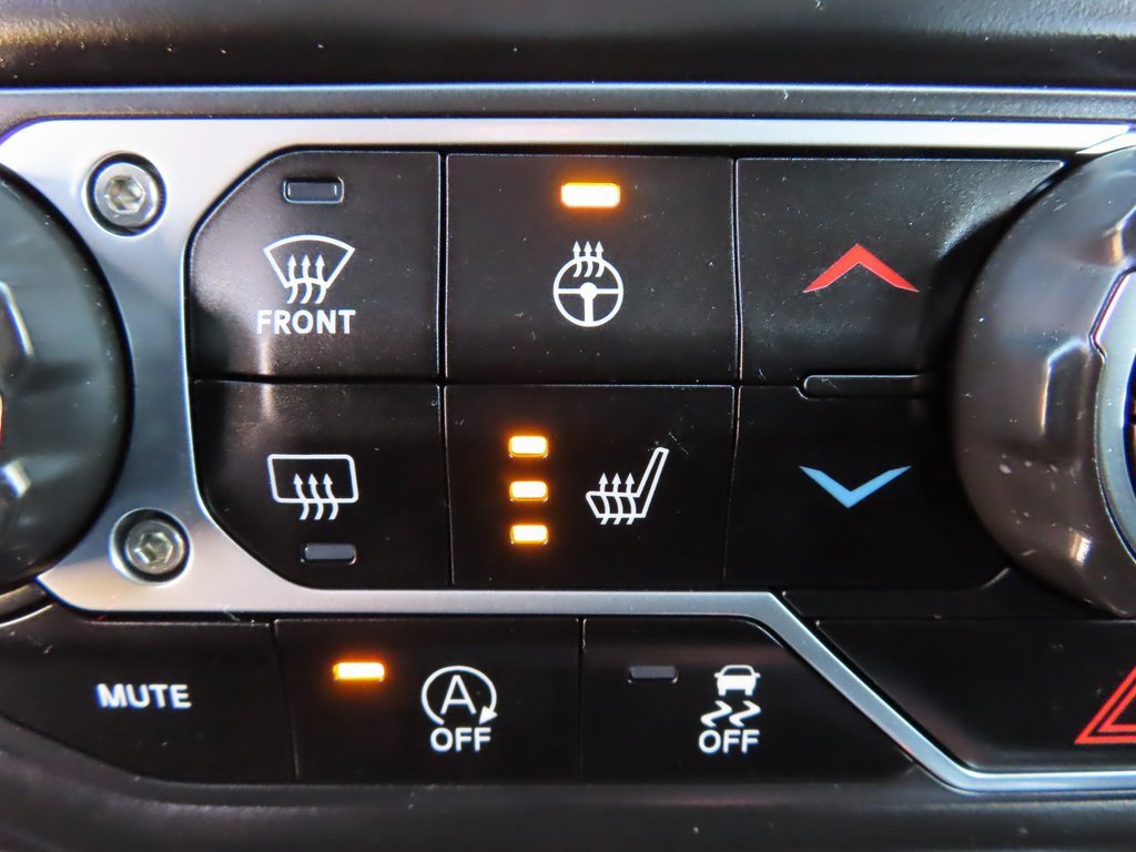 Used 2023 Jeep Wrangler Sahara image 7