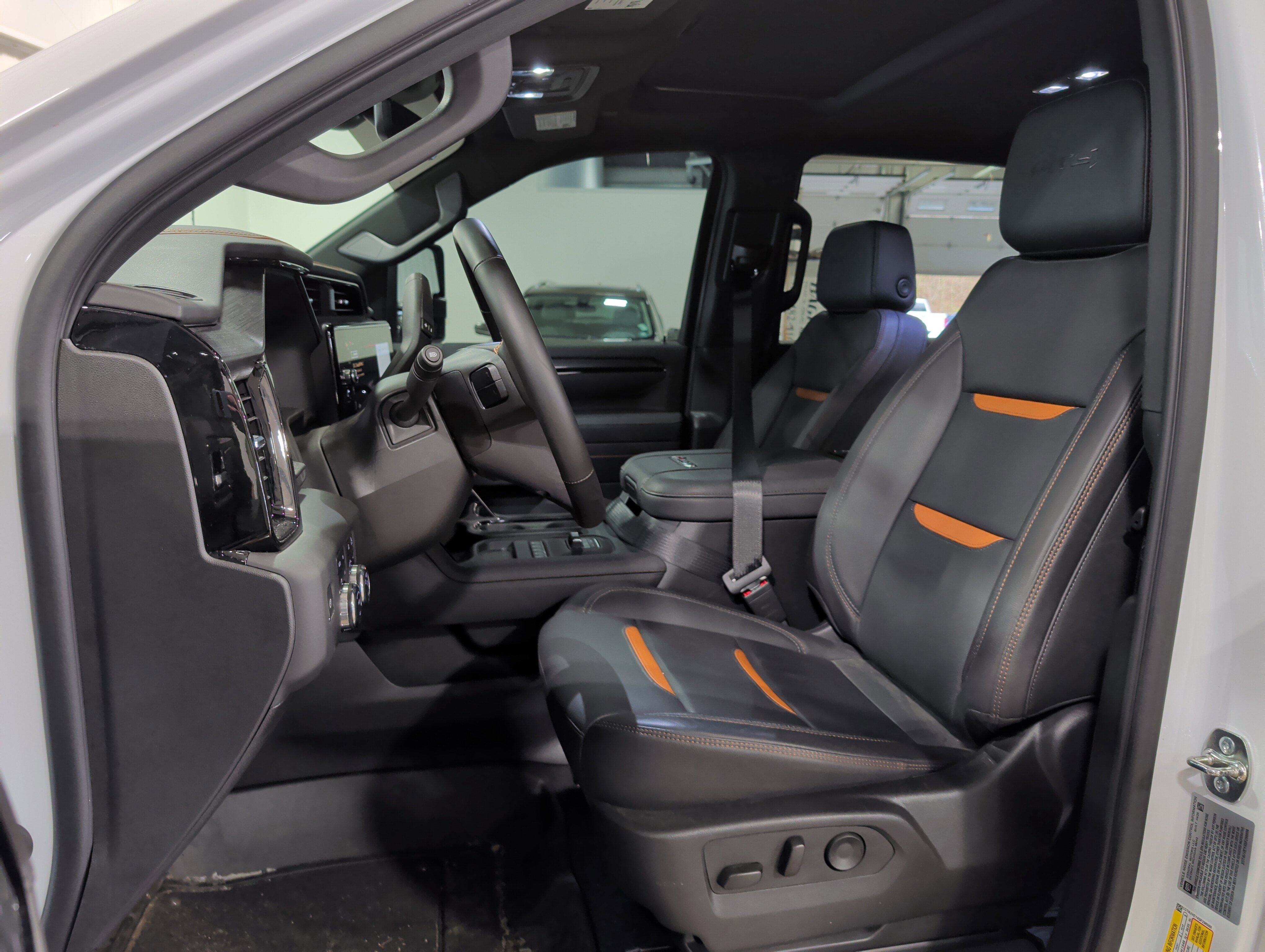 Used 2025 GMC Sierra 3500 AT4 w/ AT4 Premium Plus Package image 8