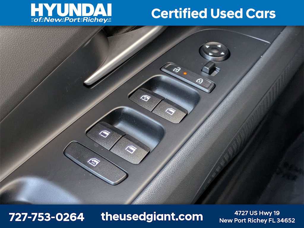 Certified 2025 Hyundai Elantra SEL image 28