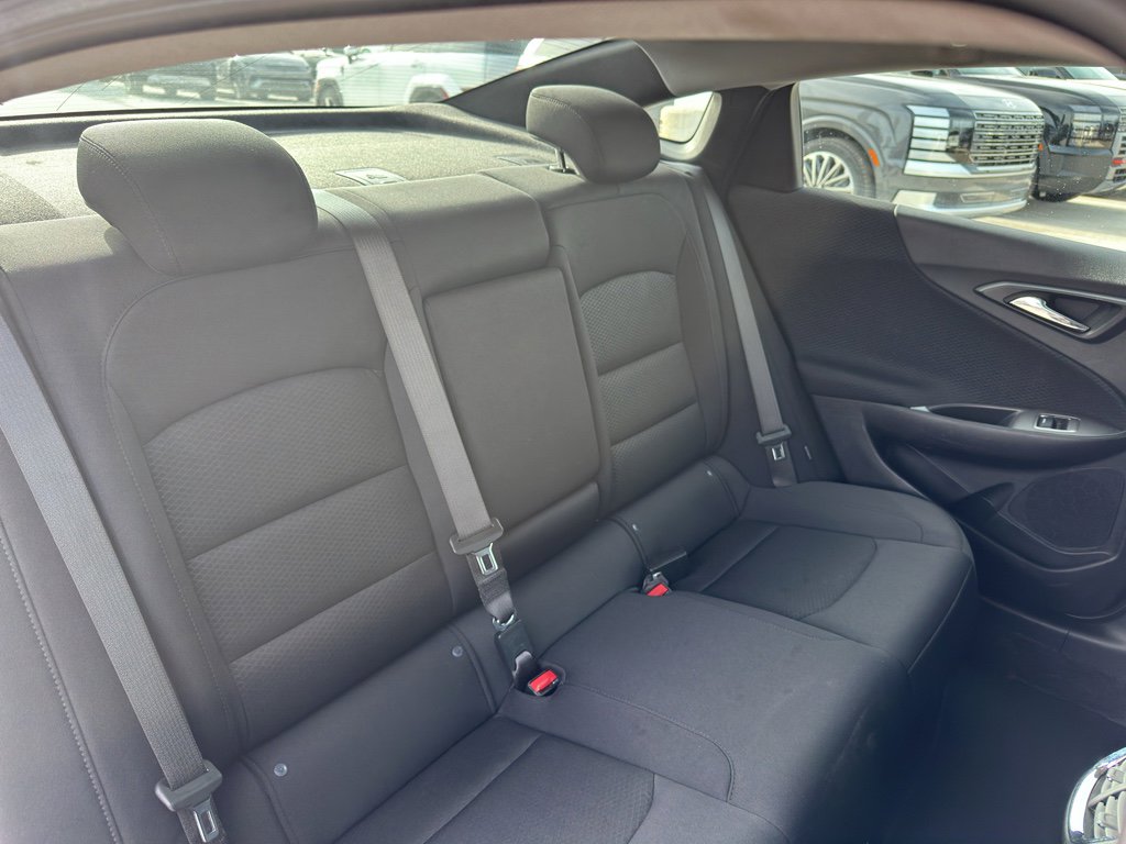Used 2025 Chevrolet Malibu LT image 33
