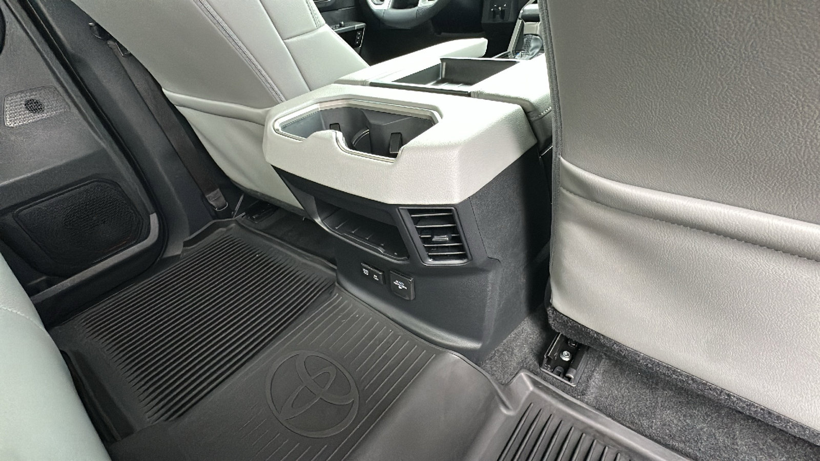 Used 2023 Toyota Tundra Limited image 26