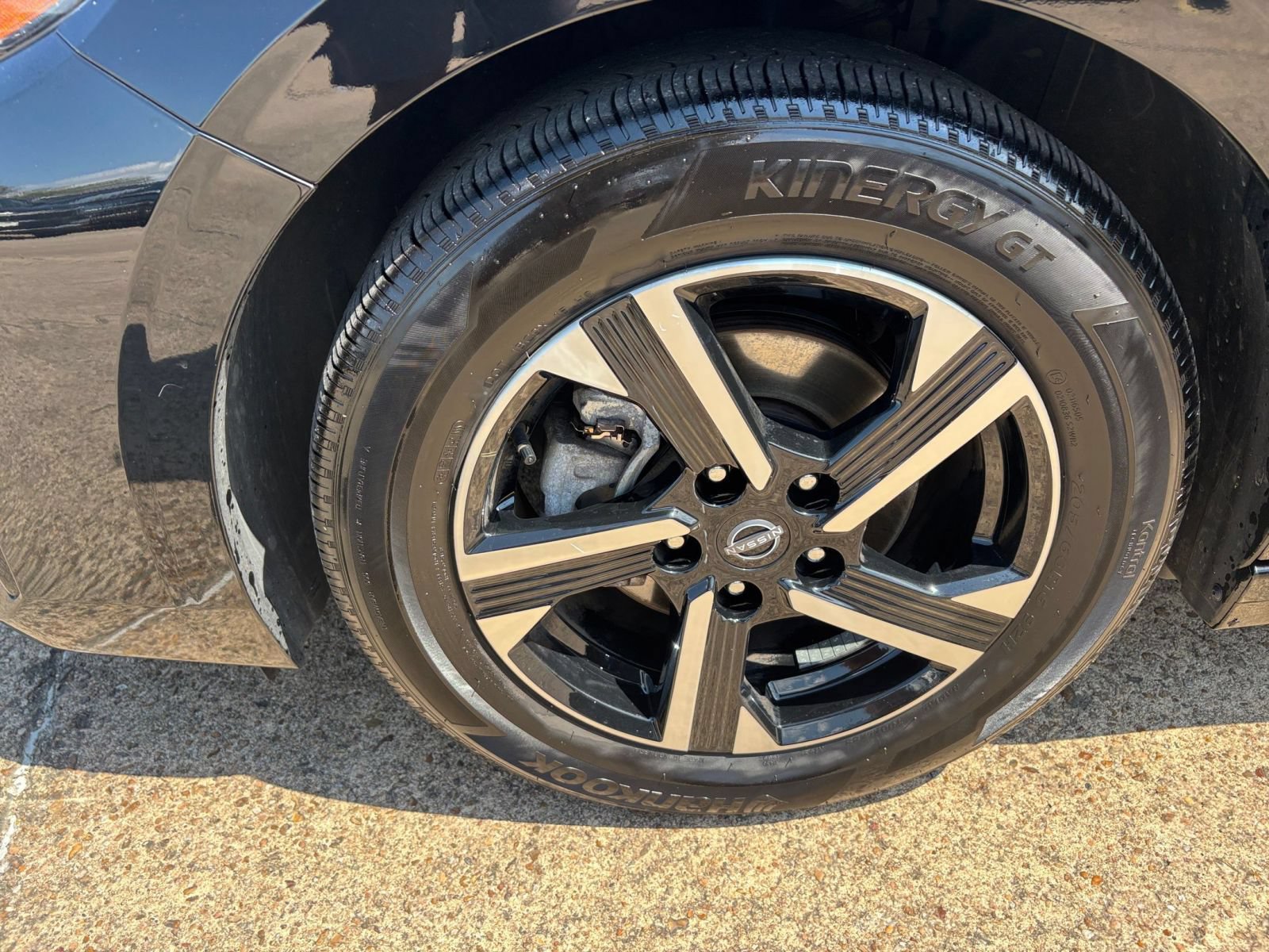 Used 2025 Nissan Sentra SV FWD image 21