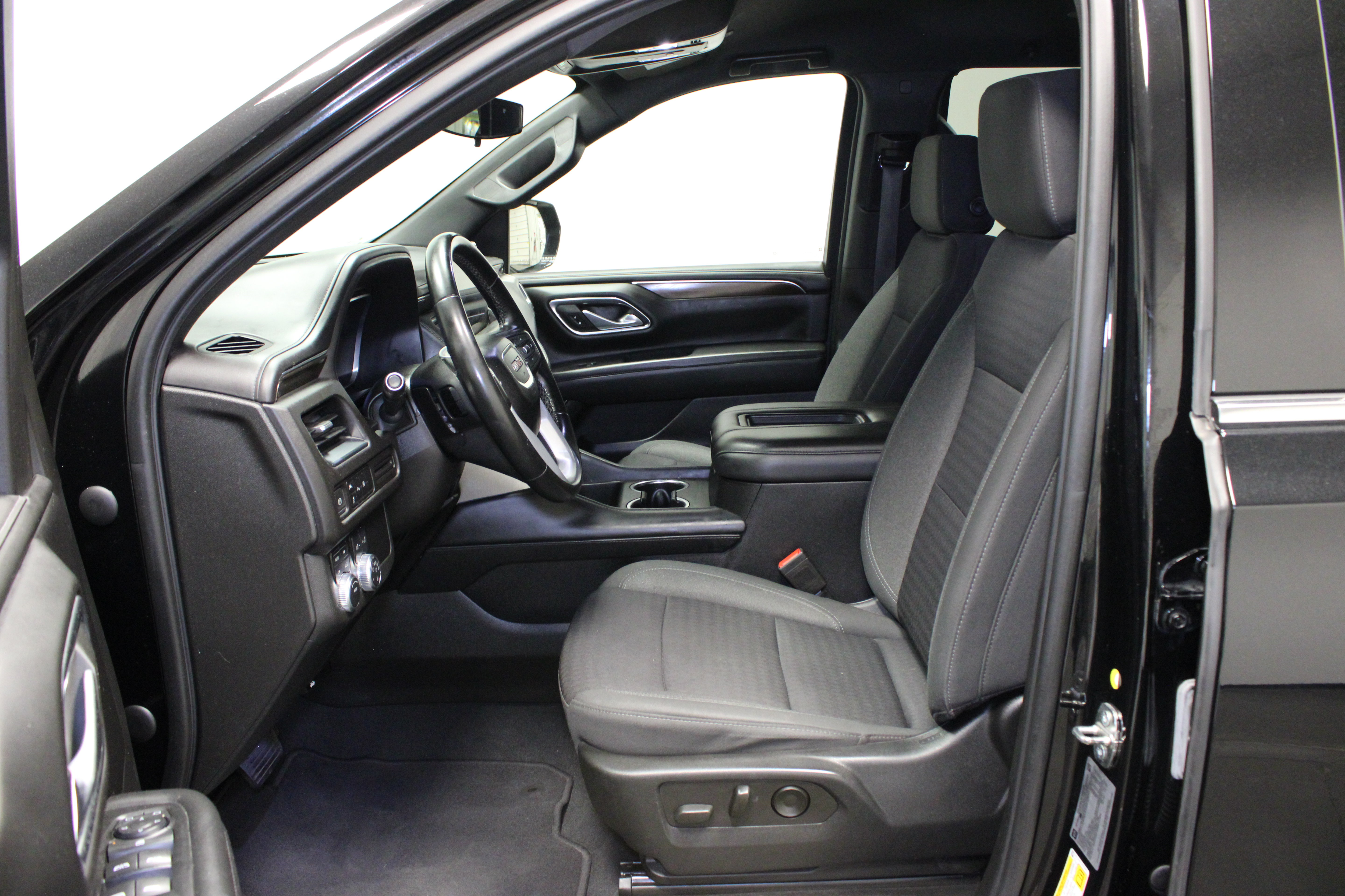 Used 2023 GMC Yukon SLE AWD/4WD image 19