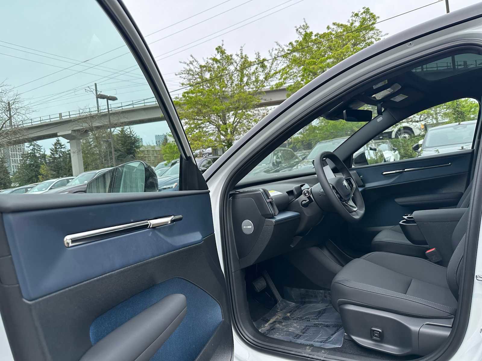 Used 2025 Volvo EX30 Plus w/ Protection Package Premier AWD/4WD image 20