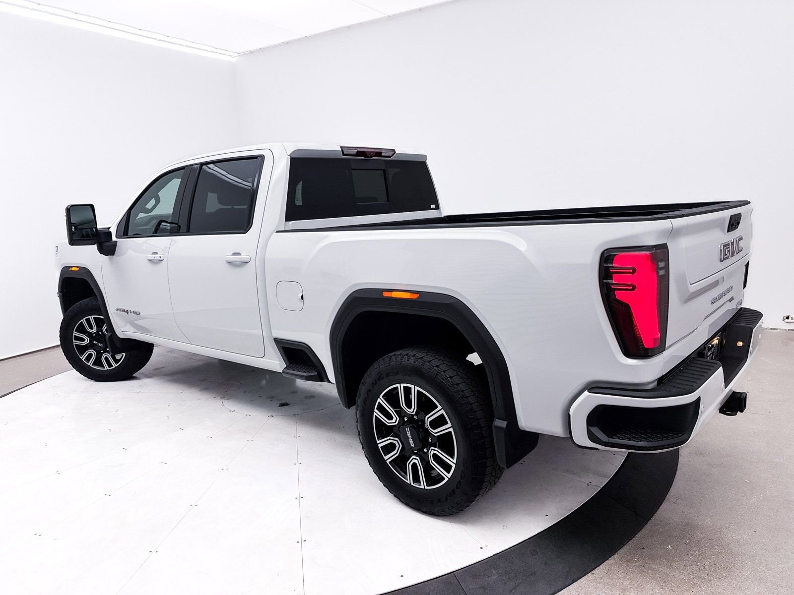 Used 2024 GMC Sierra 2500 AT4 w/ Technology Package image 13