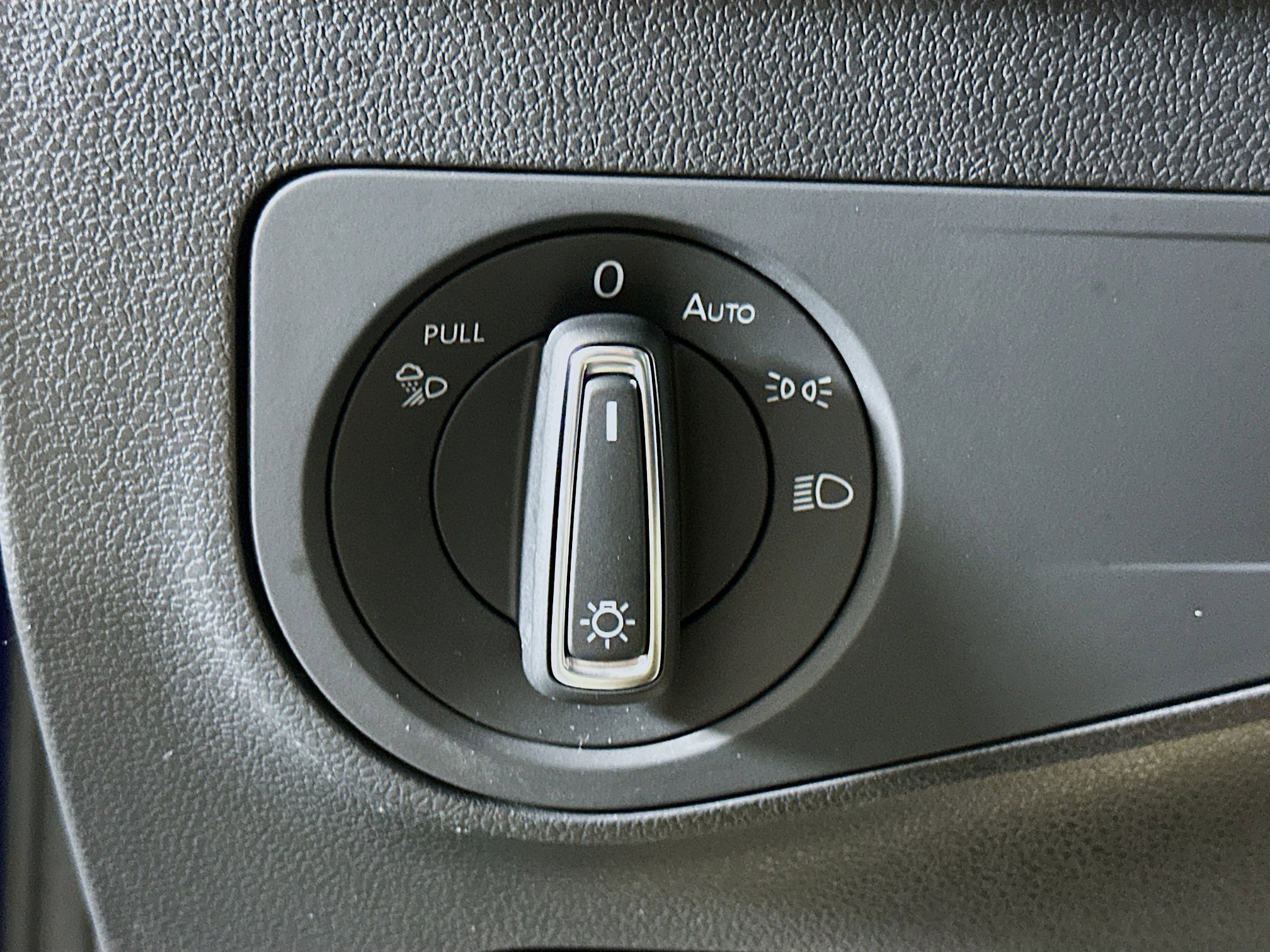 Used 2022 Volkswagen Tiguan SEL R-Line image 17