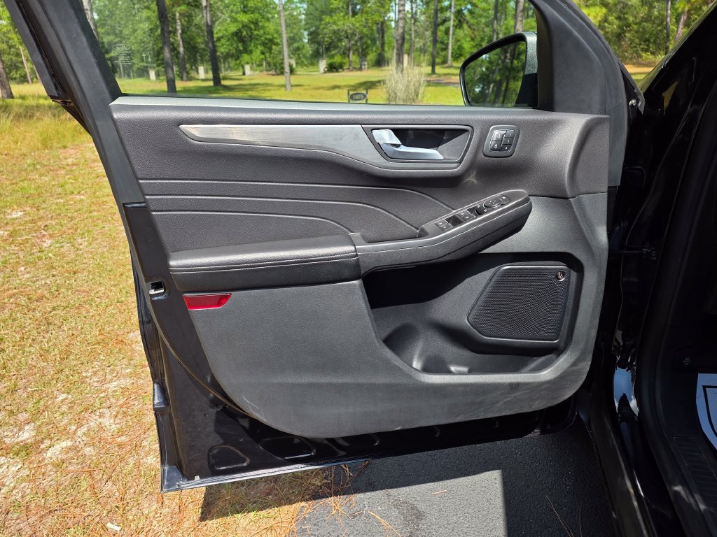 Used 2021 Ford Escape Titanium AWD/4WD image 11