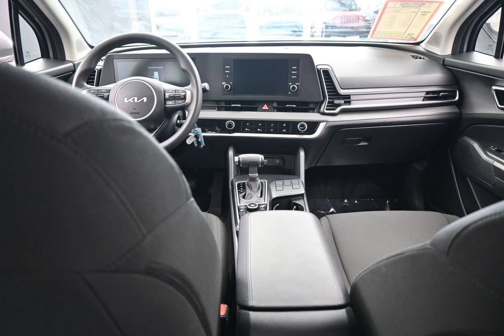 Used 2025 Kia Sportage LX FWD image 35