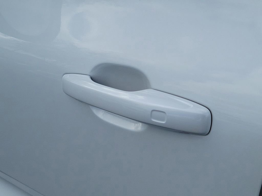 Used 2020 Volvo XC60 T5 R-Design w/ Protection Package Premier image 8