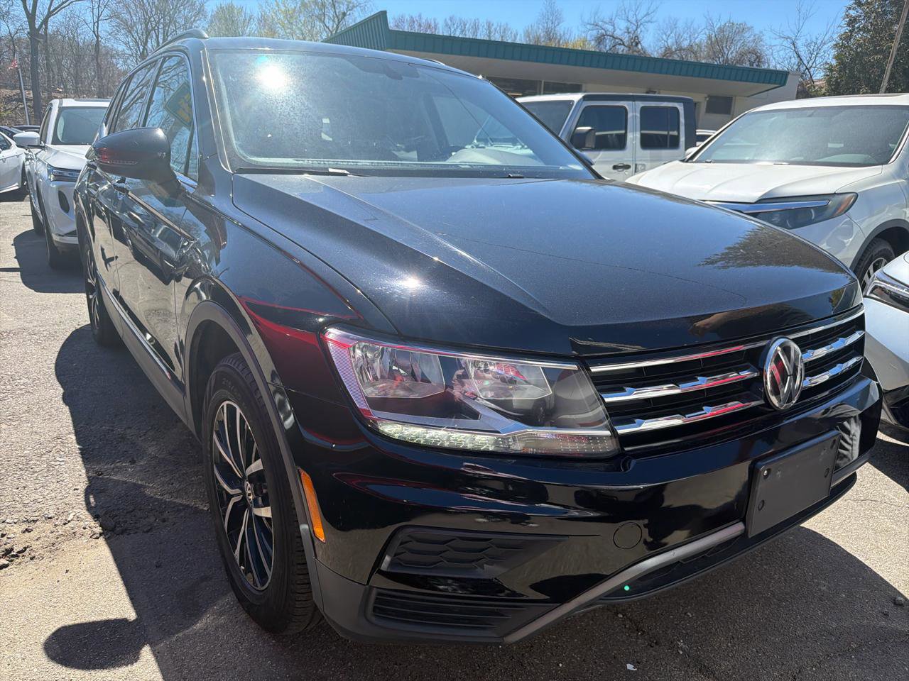 Used 2021 Volkswagen Tiguan SE w/ 3rd Row Seat Package AWD/4WD image 3