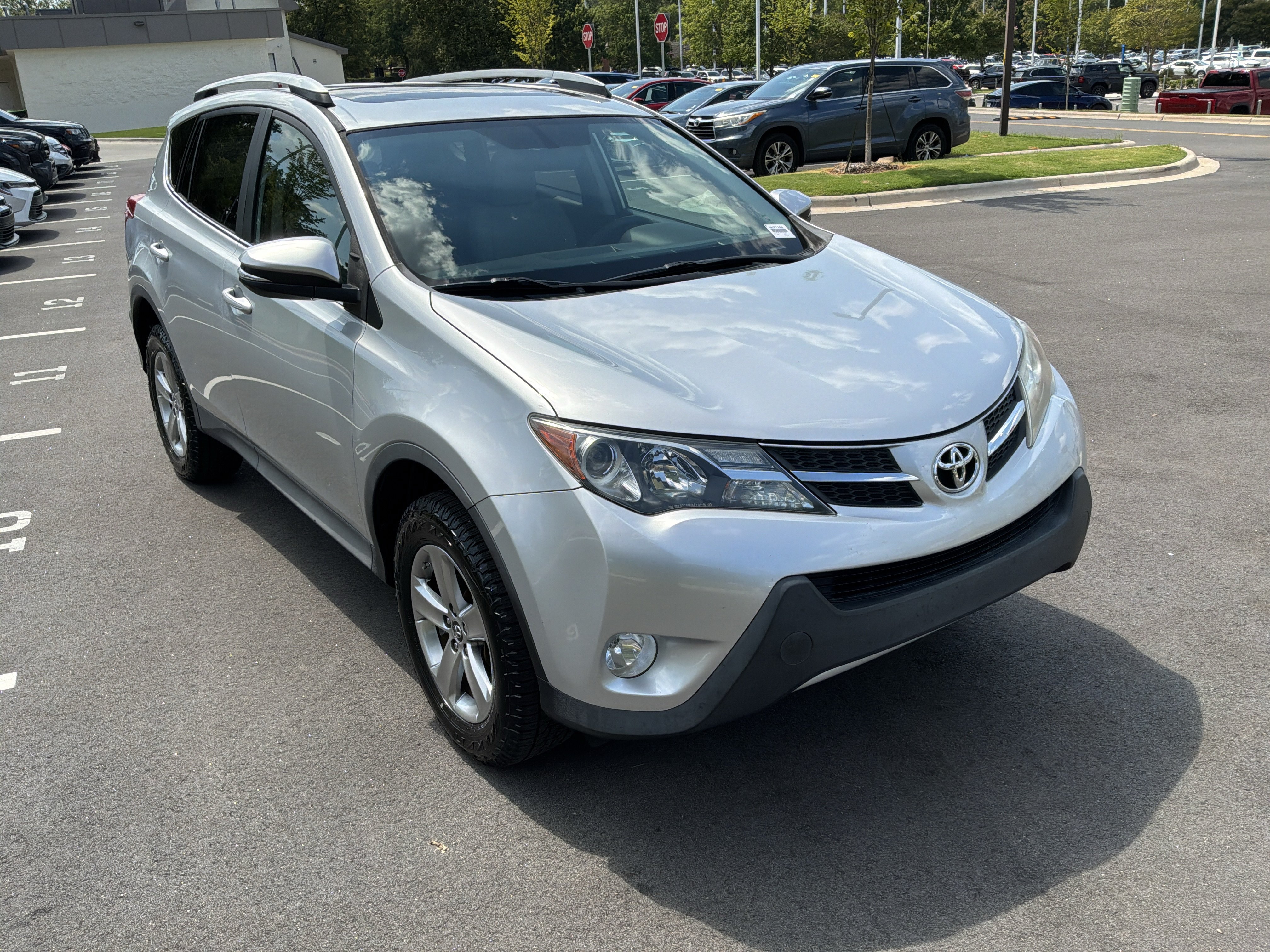 Used 2015 Toyota RAV4 XLE FWD image 2