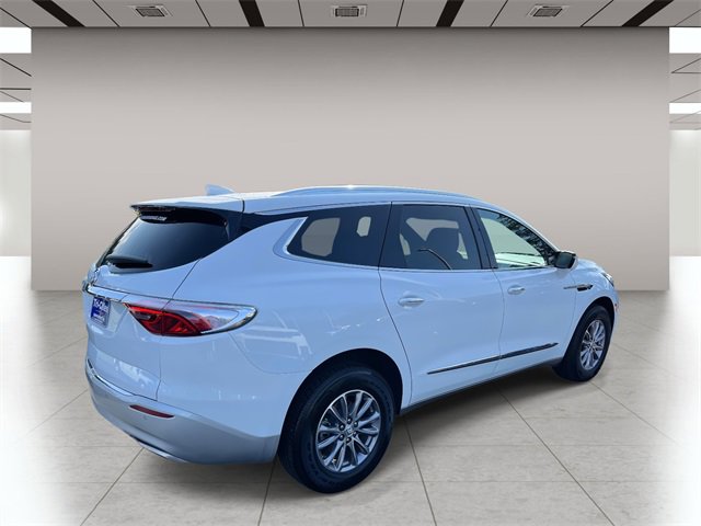 Used 2024 Buick Enclave Premium image 3