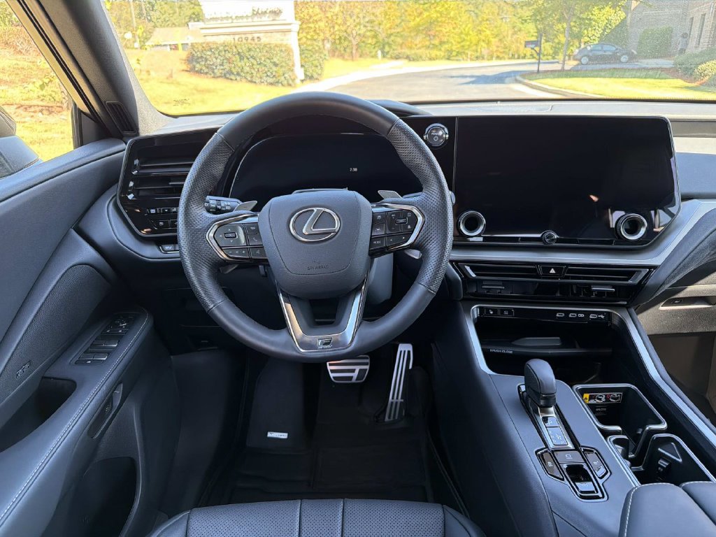 Used 2025 Lexus TX 500h AWD w/ Technology Package image 15