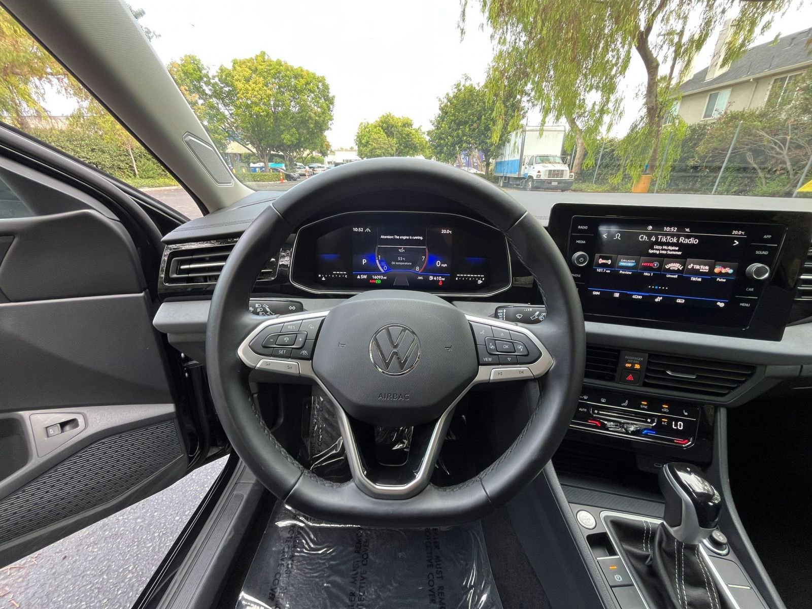 Used 2025 Volkswagen Jetta SE image 33