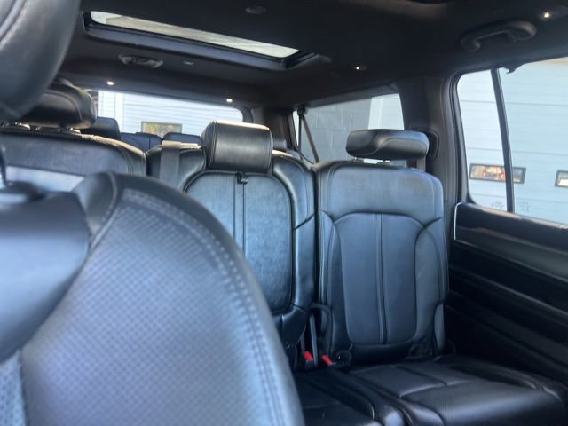 Used 2023 Jeep Wagoneer L Series II w/ Convenience Group I AWD/4WD image 15