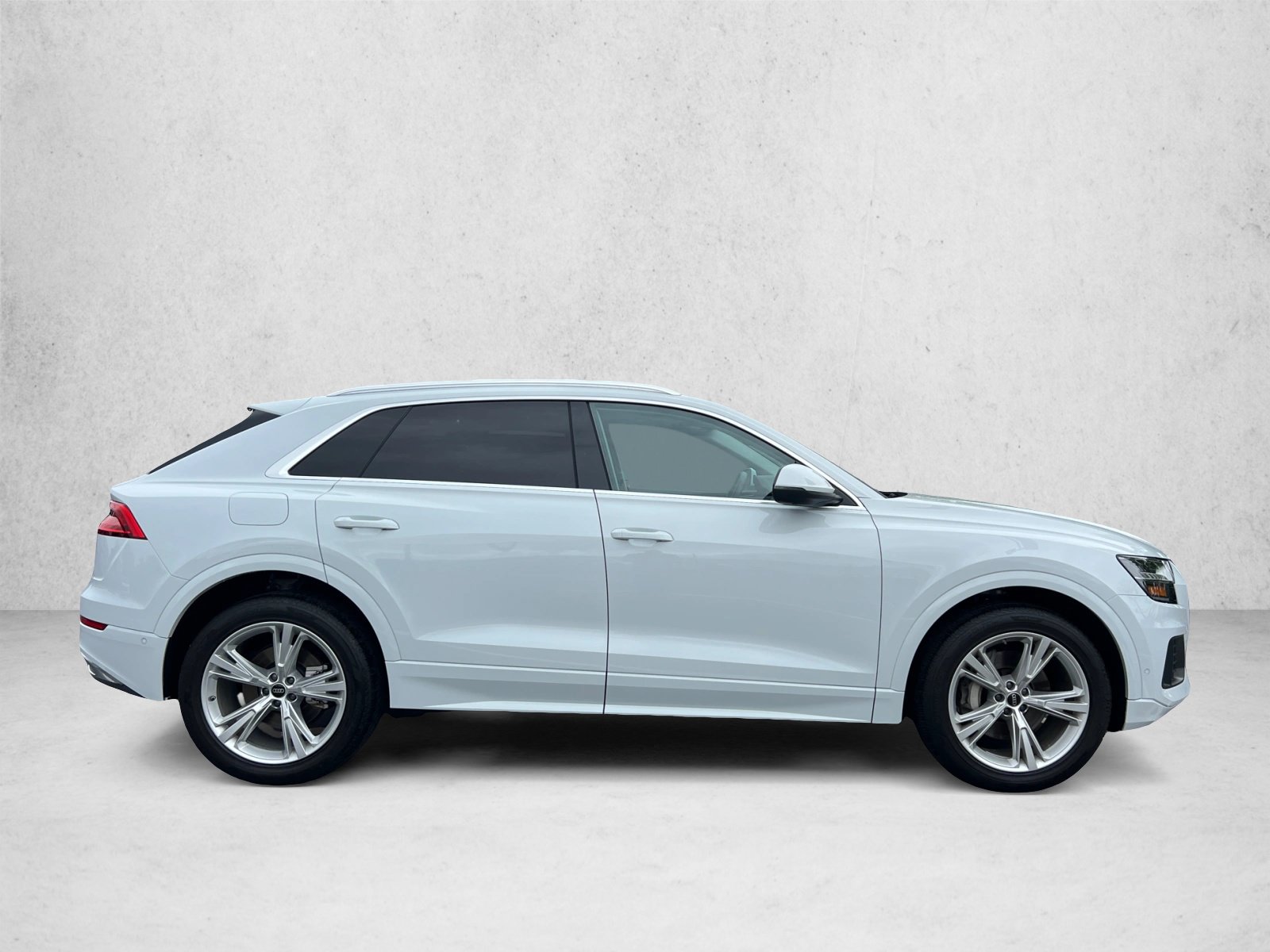 Used 2023 Audi Q8 Premium w/ Convenience Package AWD/4WD image 4