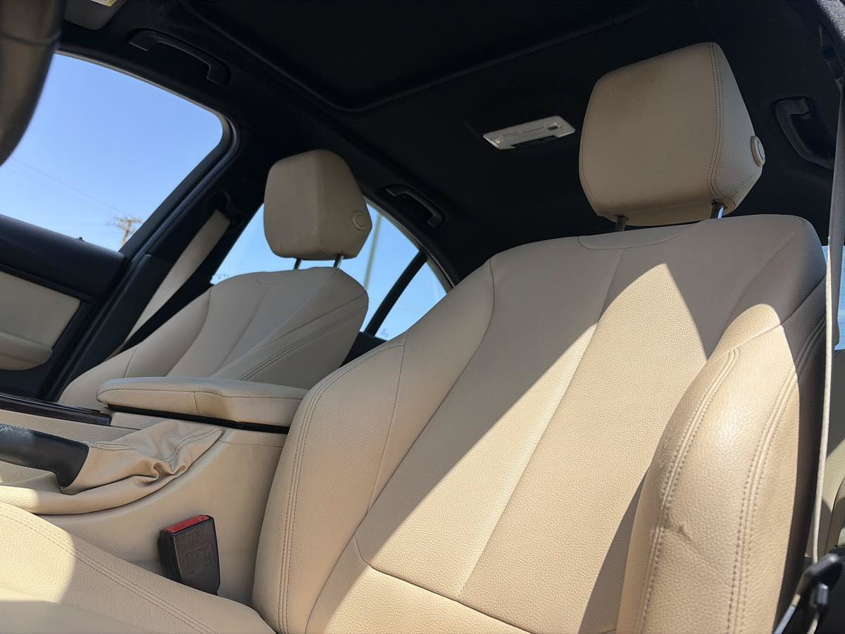 Used 2018 BMW 320i Sedan RWD image 8