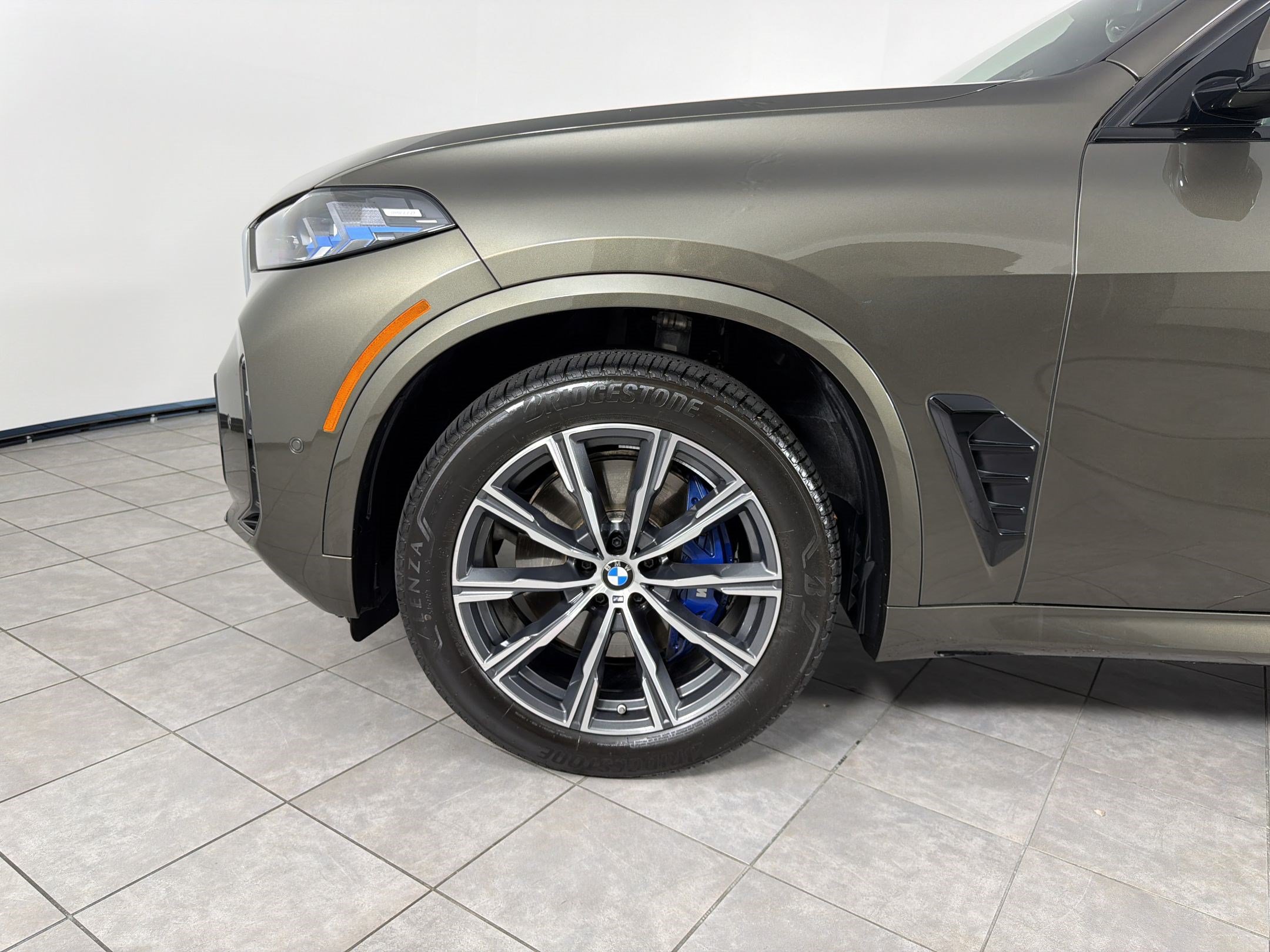 Certified 2026 BMW X5 xDrive40i w/ M Sport Package AWD/4WD image 12