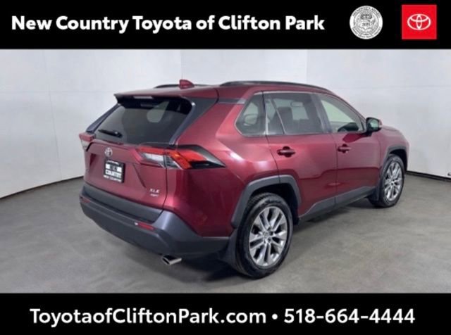 Used 2021 Toyota RAV4 XLE Premium image 3