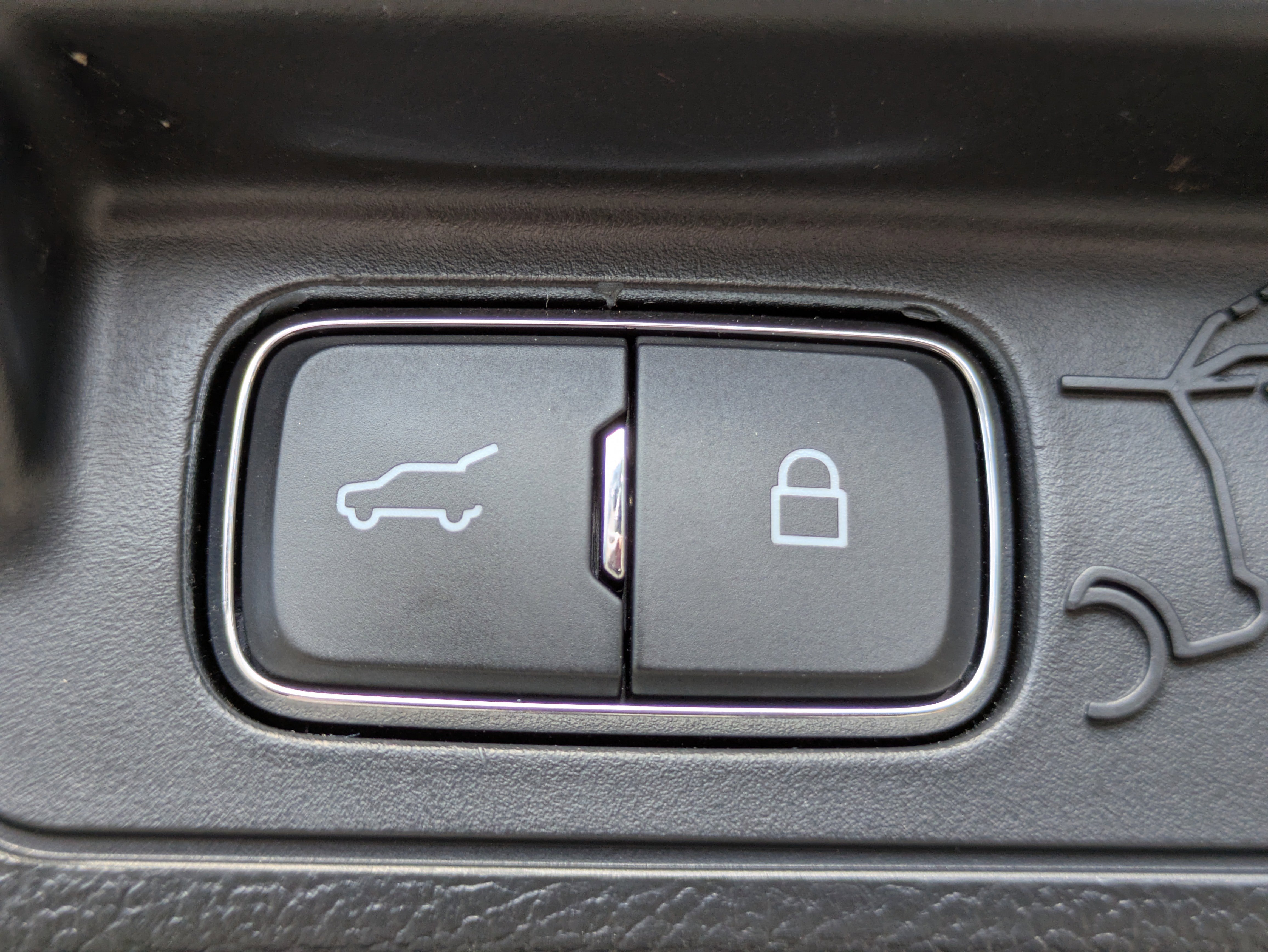 Used 2023 Ford Explorer Limited image 12