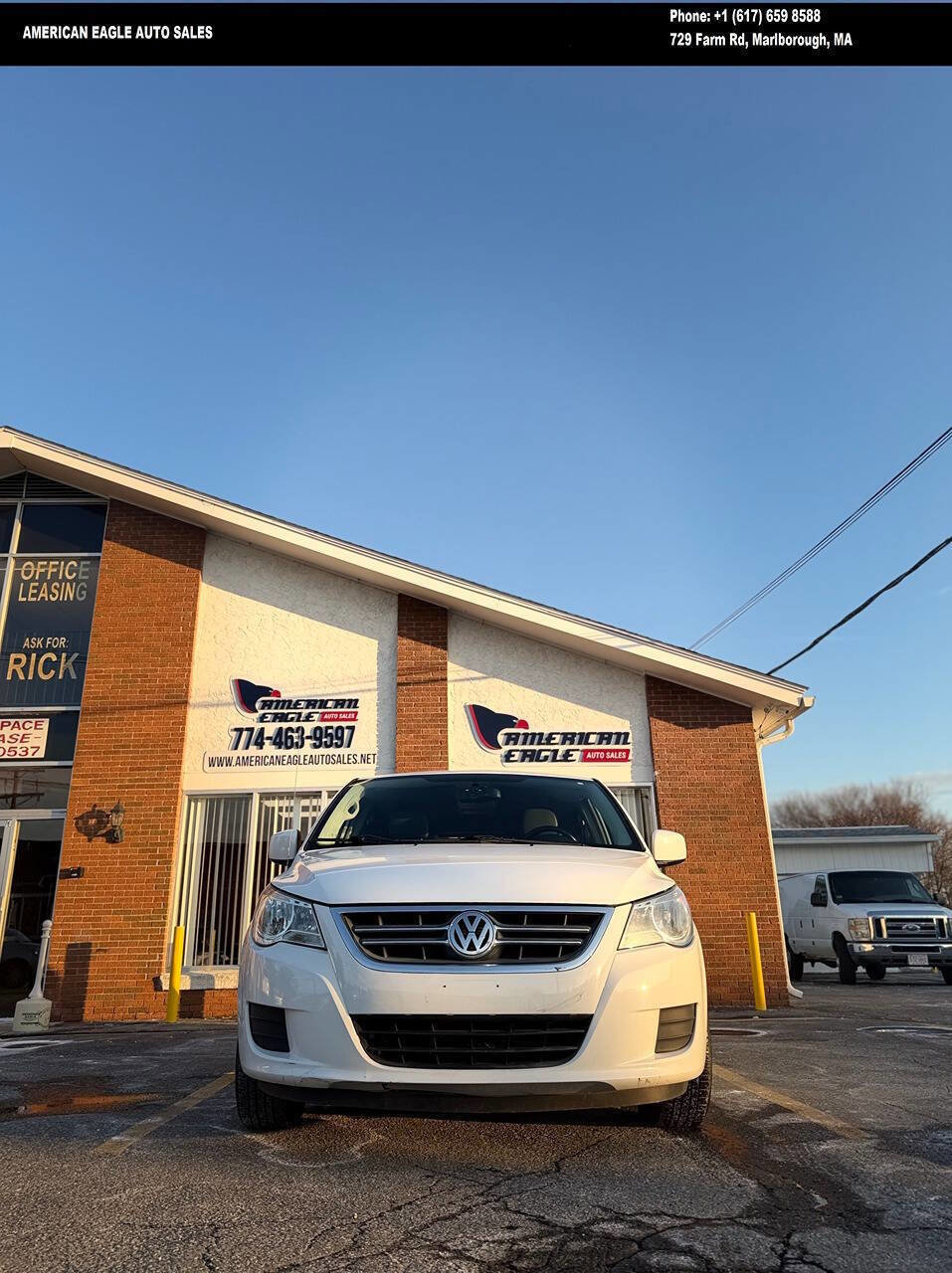 Used 2013 Volkswagen Routan SE image 2