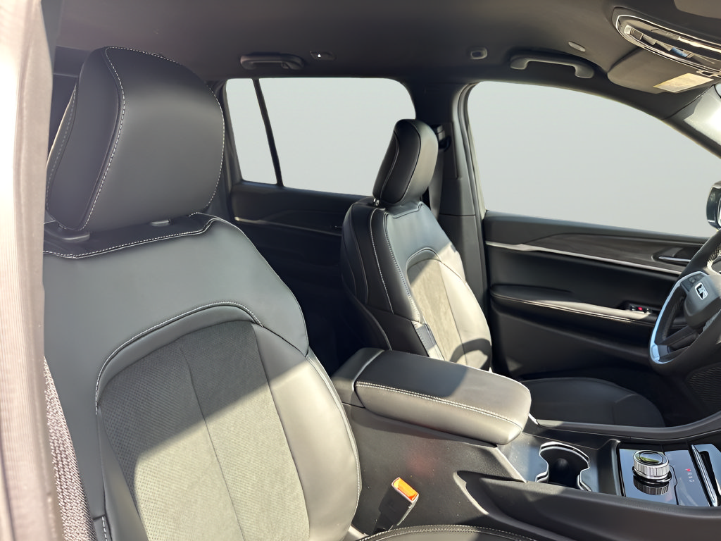 New 2026 Jeep Grand Cherokee Altitude RWD image 38