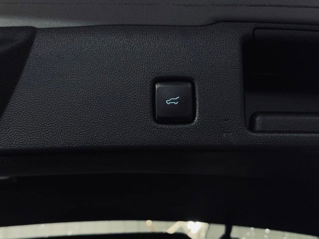 Used 2022 Ford Escape SE w/ SE Sport Appearance Package image 12