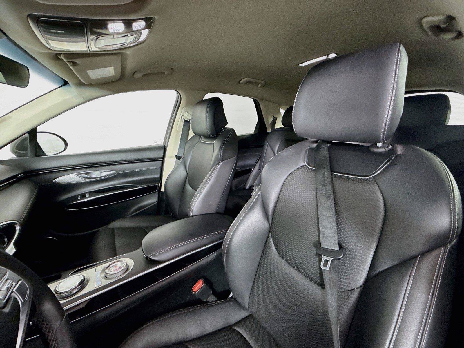 Used 2025 Genesis GV70 2.5T AWD/4WD image 3